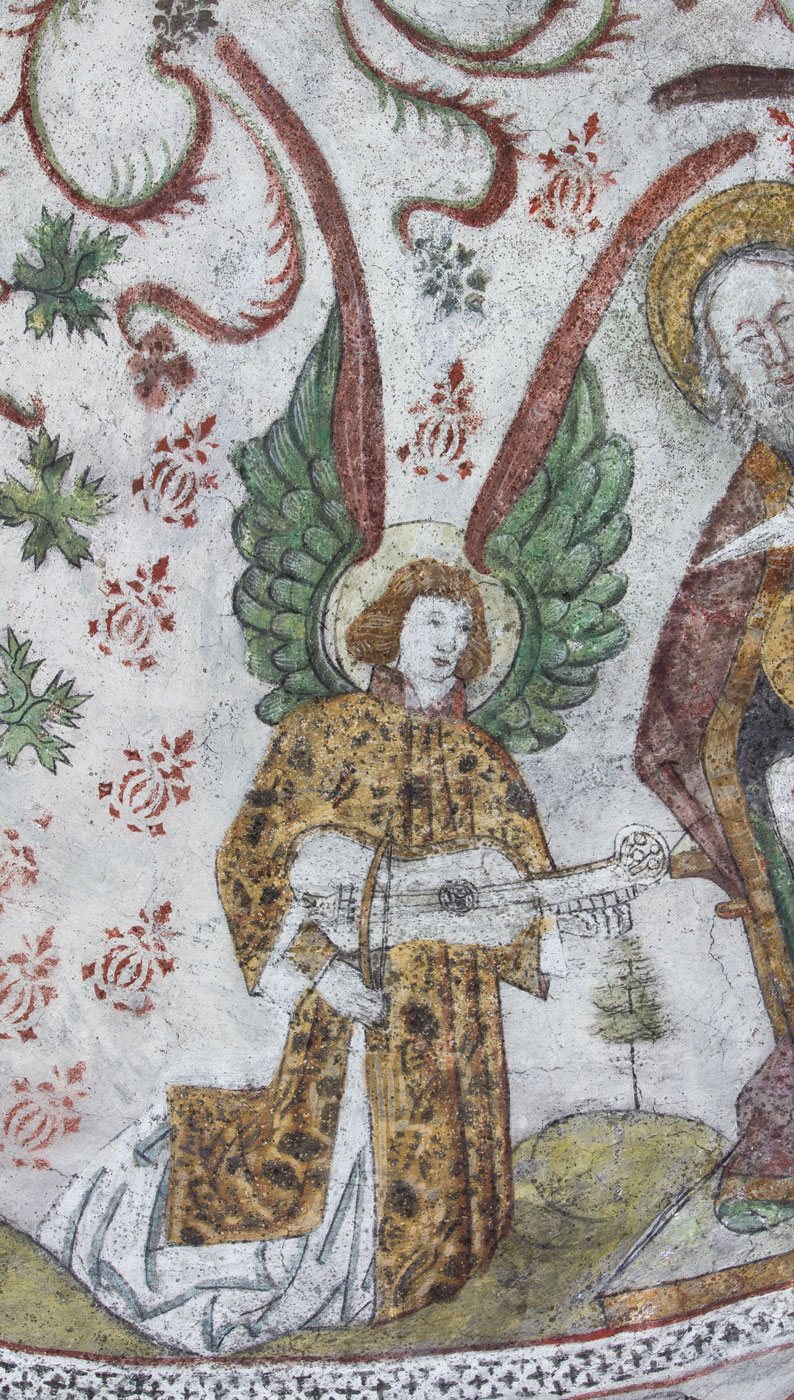 Musicerande ängel som spelar den uppländska nyckelharpan (detalj ur Nådastolen) - Lagga kyrka
