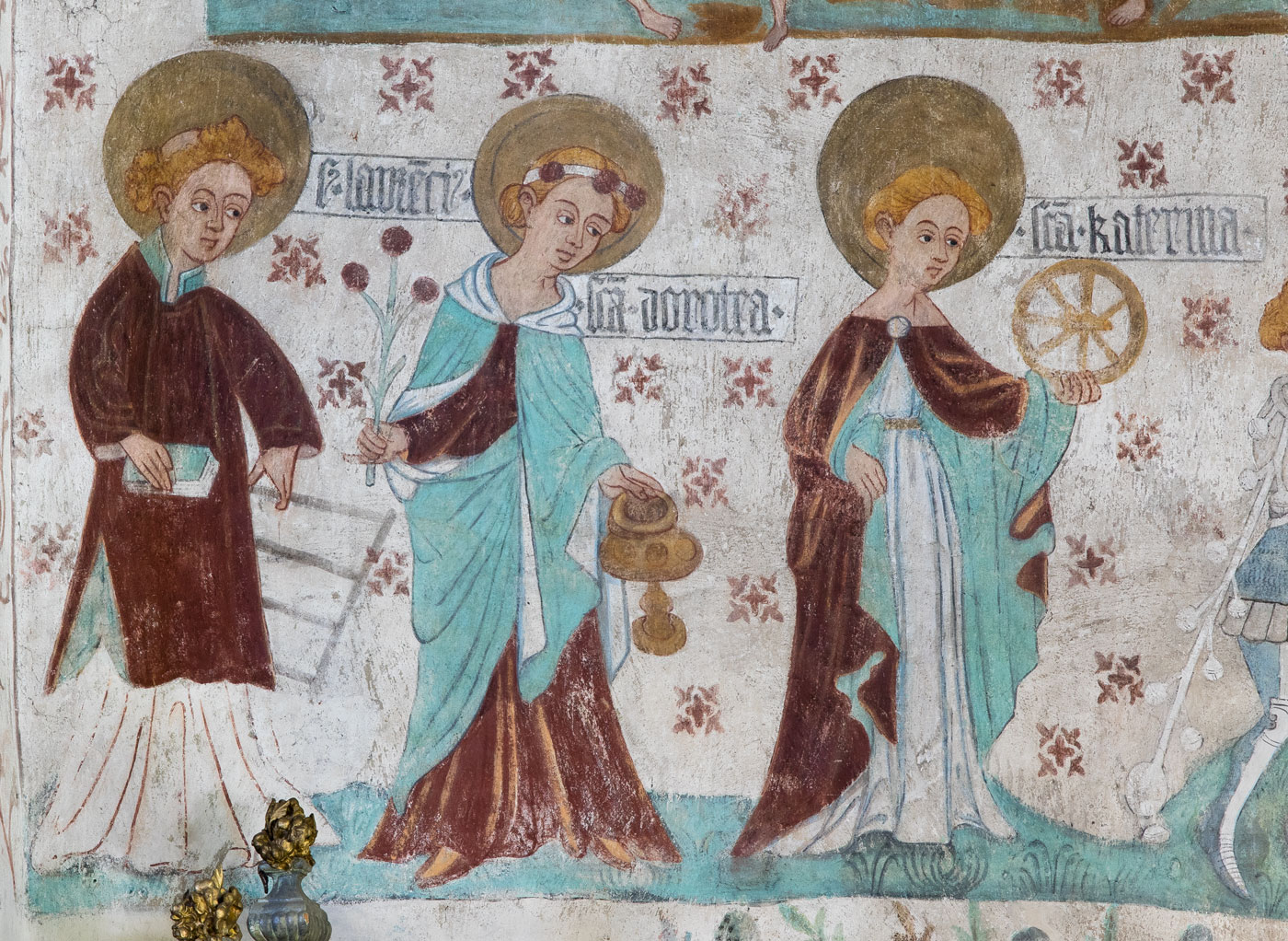 S:t Laurentius med halstret; S:ta Dorotea med blommor och en skål; S:ta Katarina med hjulet - Tensta kyrka