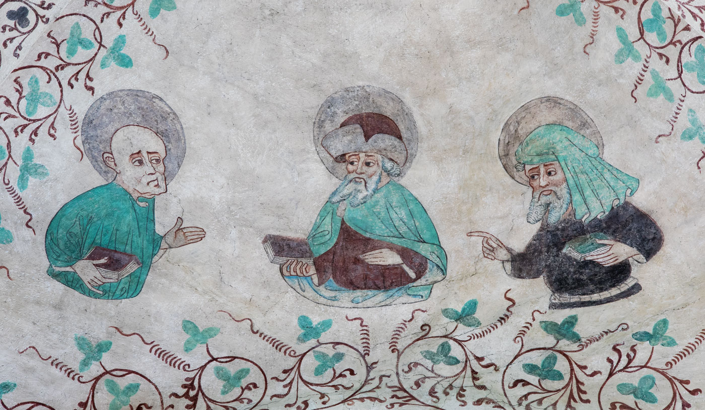 Tre bröstbilder av profeter med böcker i händerna - Tensta kyrka