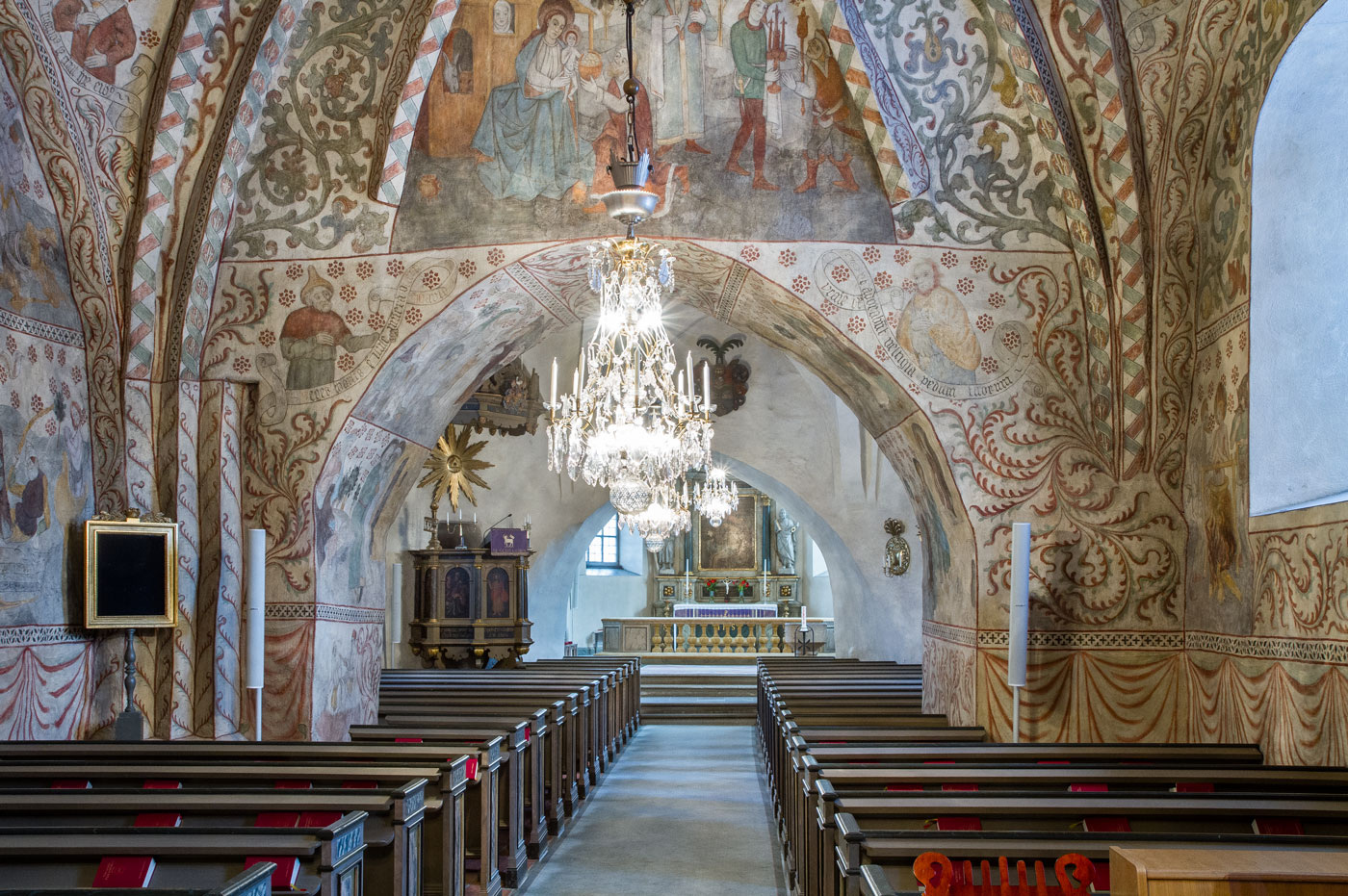 Interiör mot öster - Bromma kyrka