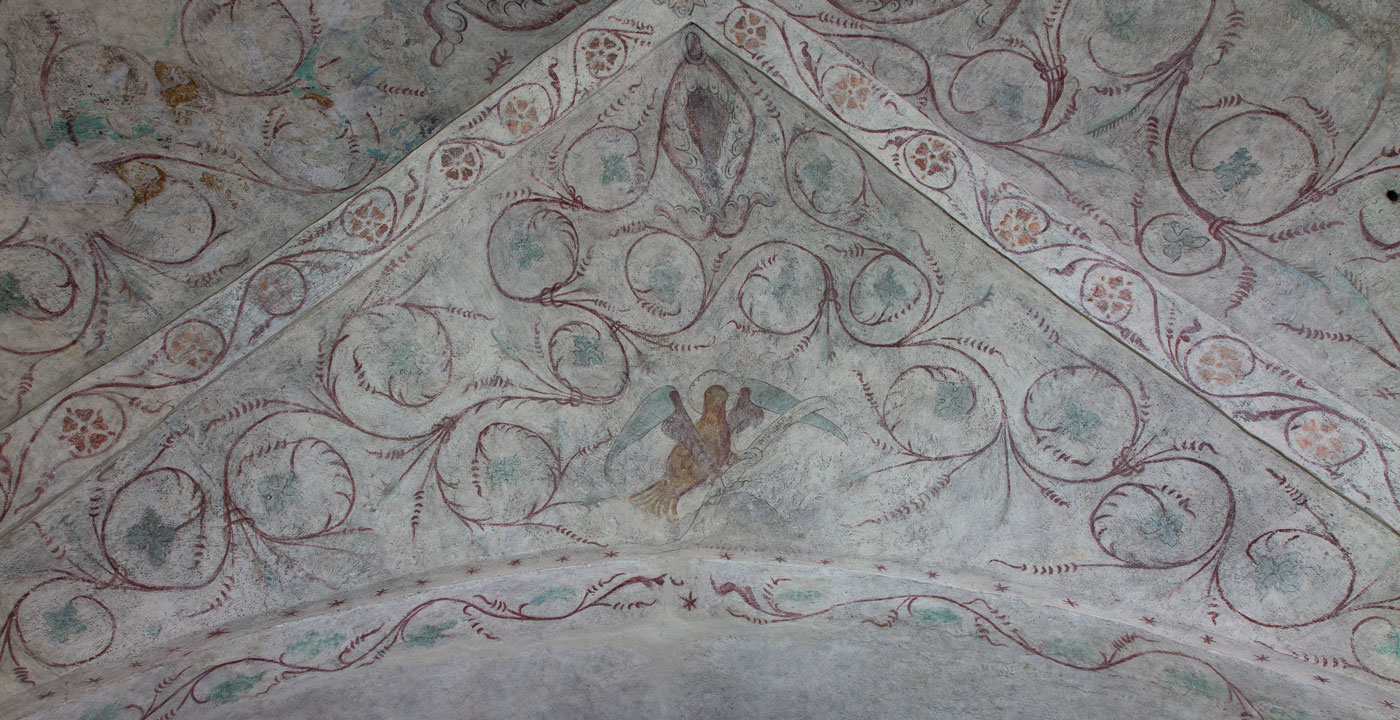 Målning från 1400-talets mitt: Evangelisten Johannes symbol, en örn. (Jämte fragment av målningslager från slutet av 1400-talet) - Håbo-Tibble kyrka