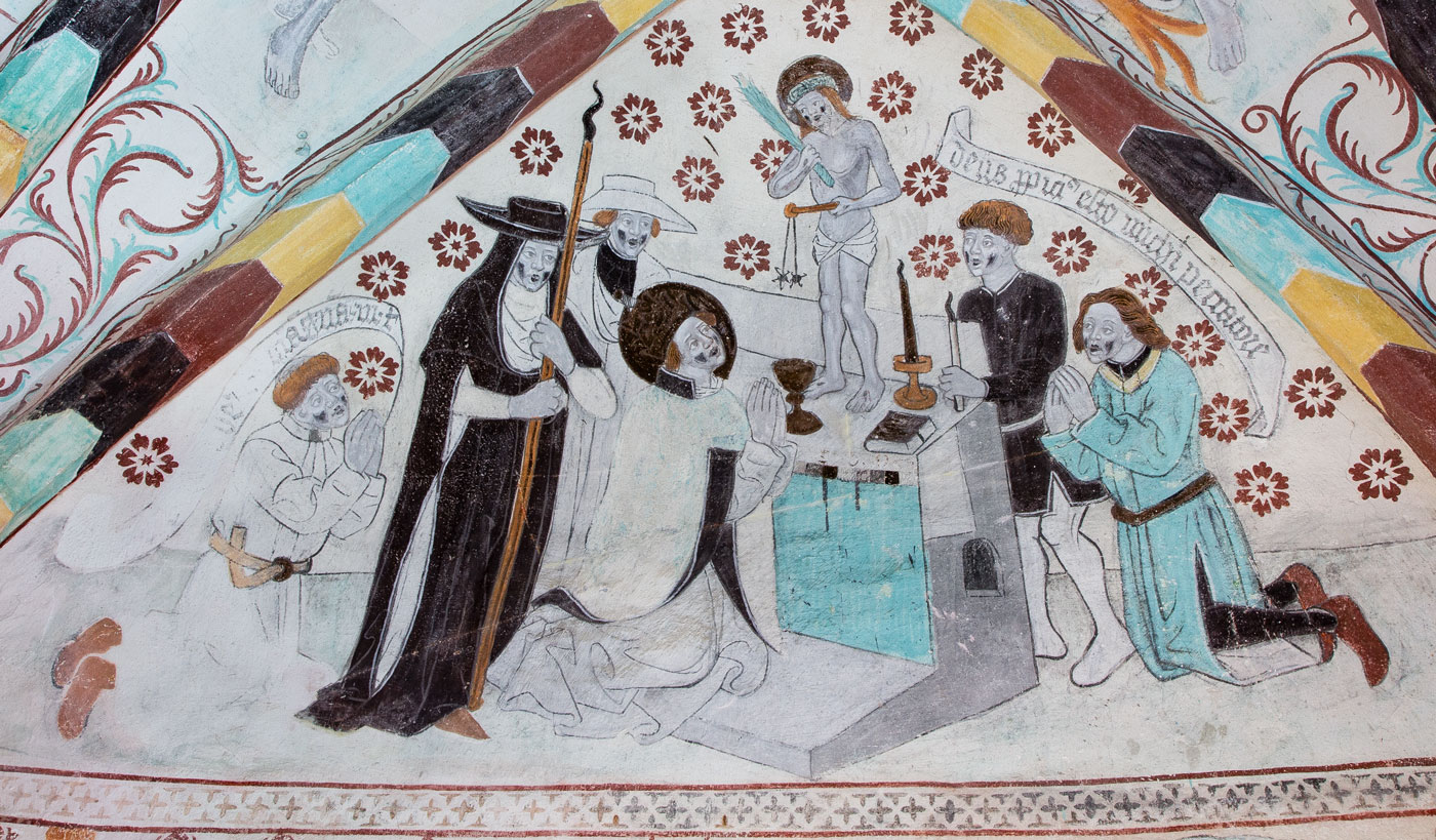 Gregorii Mässa, vid vilken hostian förvandlades till Kristus som Smärtoman (mannen till höger sannolikt självporträtt av Albertus Pictor) - Härkeberga kyrka