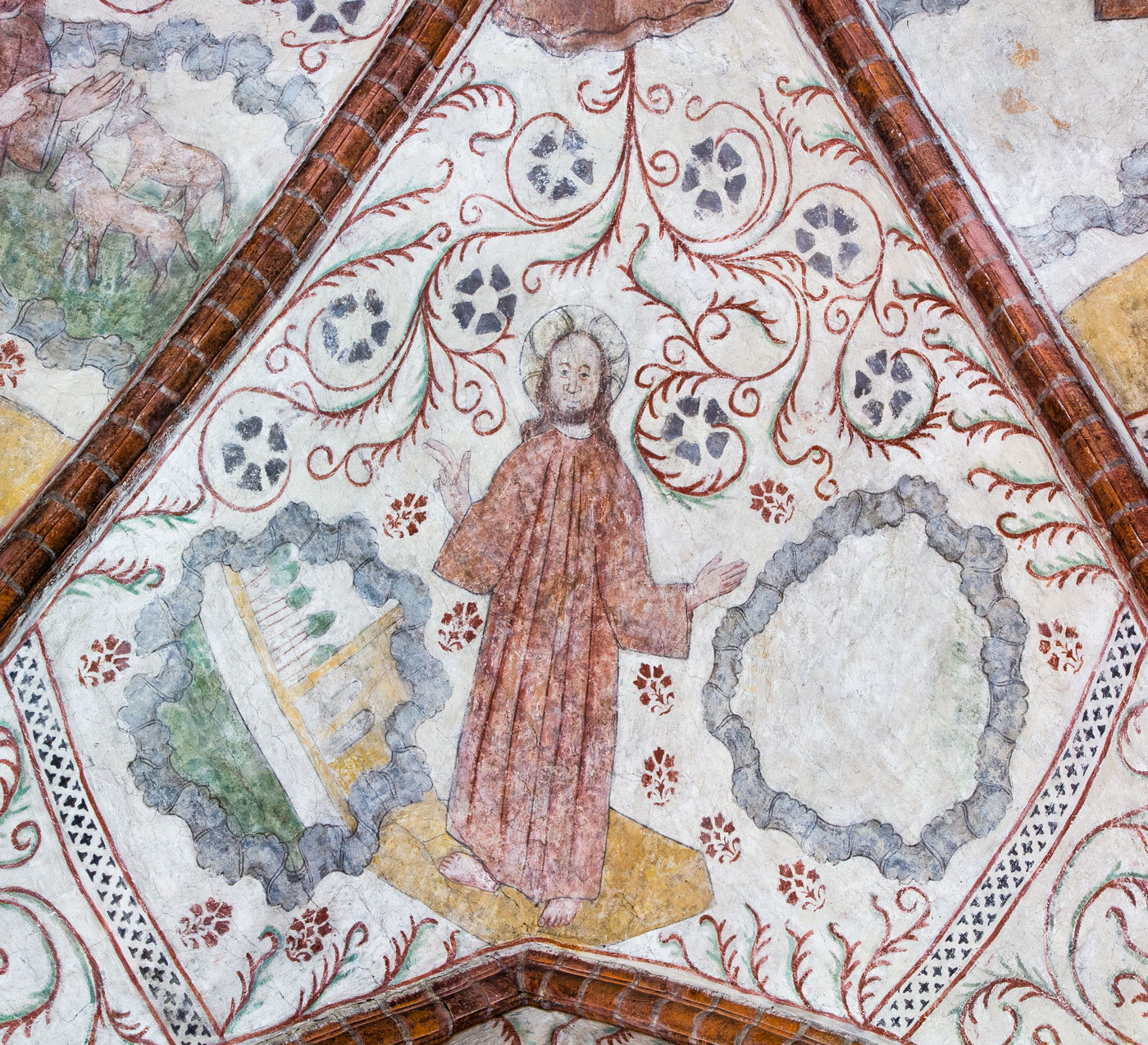 Kristus som skaparen, stående mellan två molncirklar (Ö) - Helga Trefaldighets kyrka