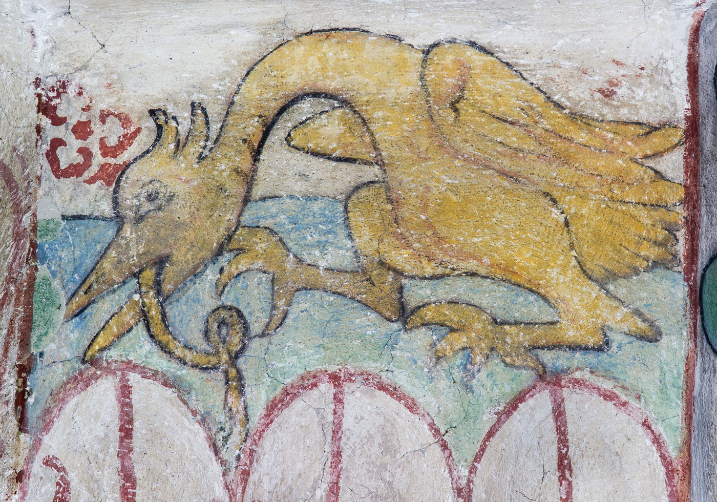 Långhalsad fågel med orm i näbben - Kumla kyrka