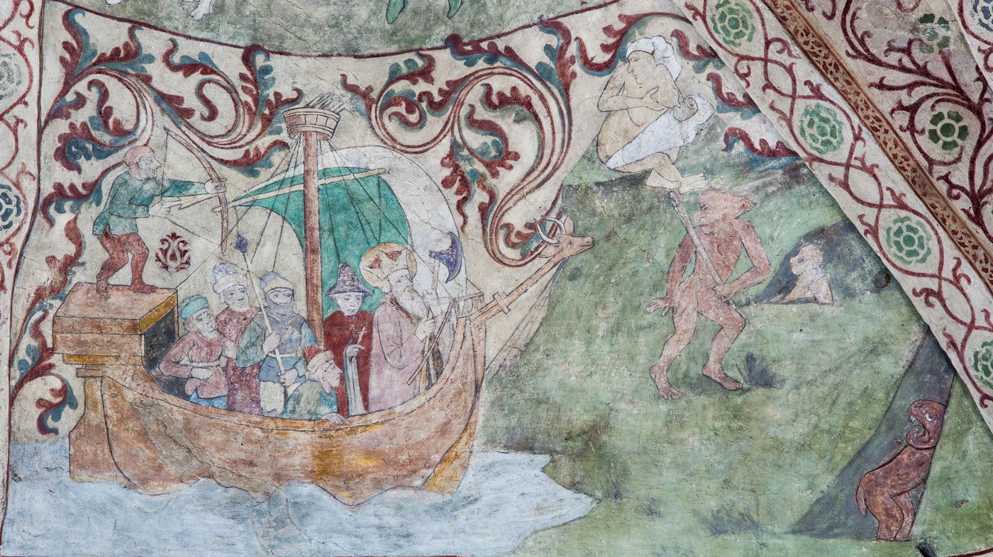S:t Olof med krona och yxa med sitt följe i Haralds skepp Oxen - Ösmo kyrka