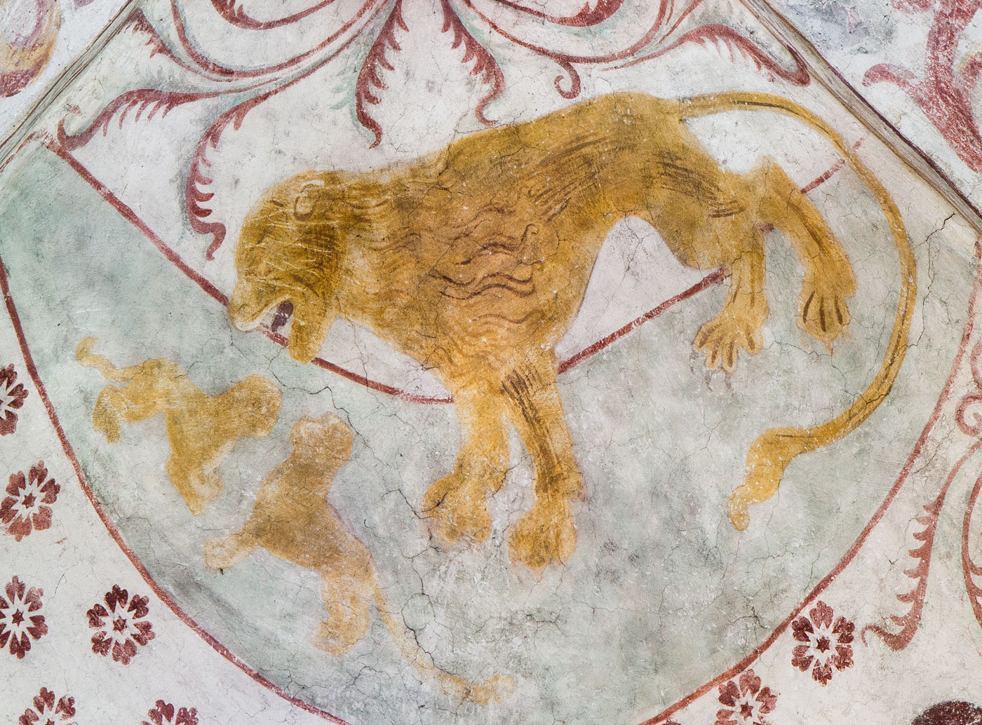 Lejonhannen, vars andedräkt ger liv åt ungarna - Vänge kyrka