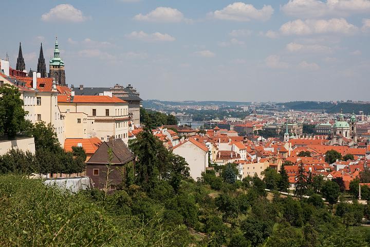 2010-07-16_192_Prag_-_Utsikt_over_staden_fran_Strahovklostret.JPG - Prag - Utsikt över staden från Strahovklostret