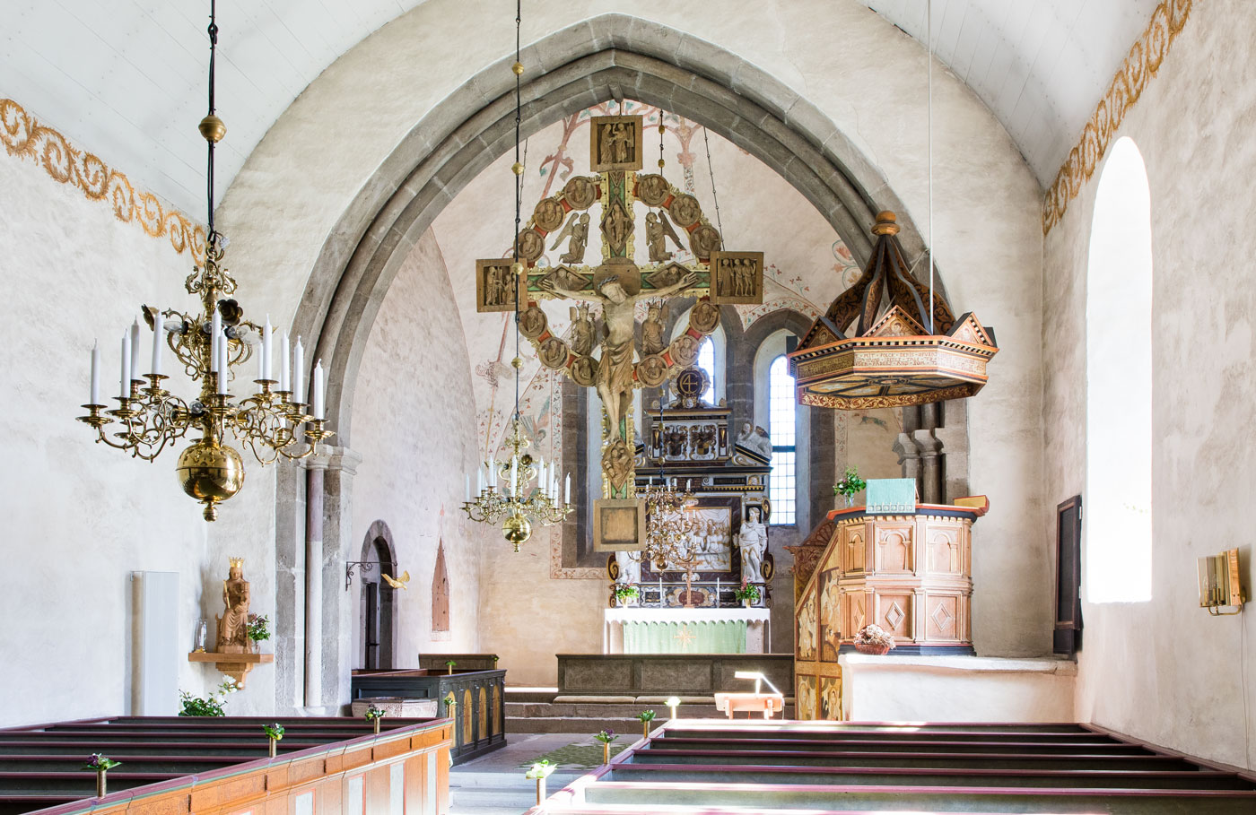 Interiör mot öster - Fröjels kyrka