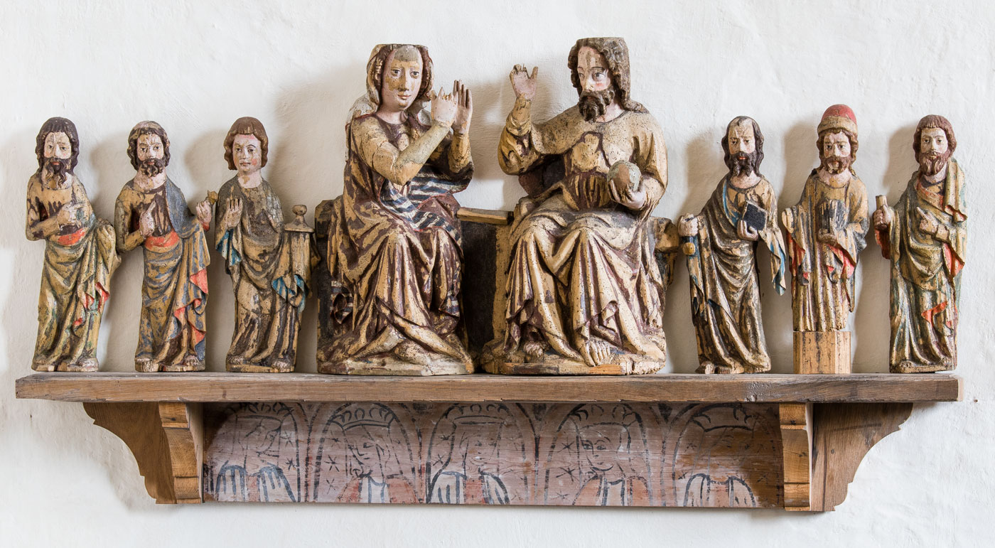 Delar av ett altarskåp från 1400-talet - Hamra kyrka