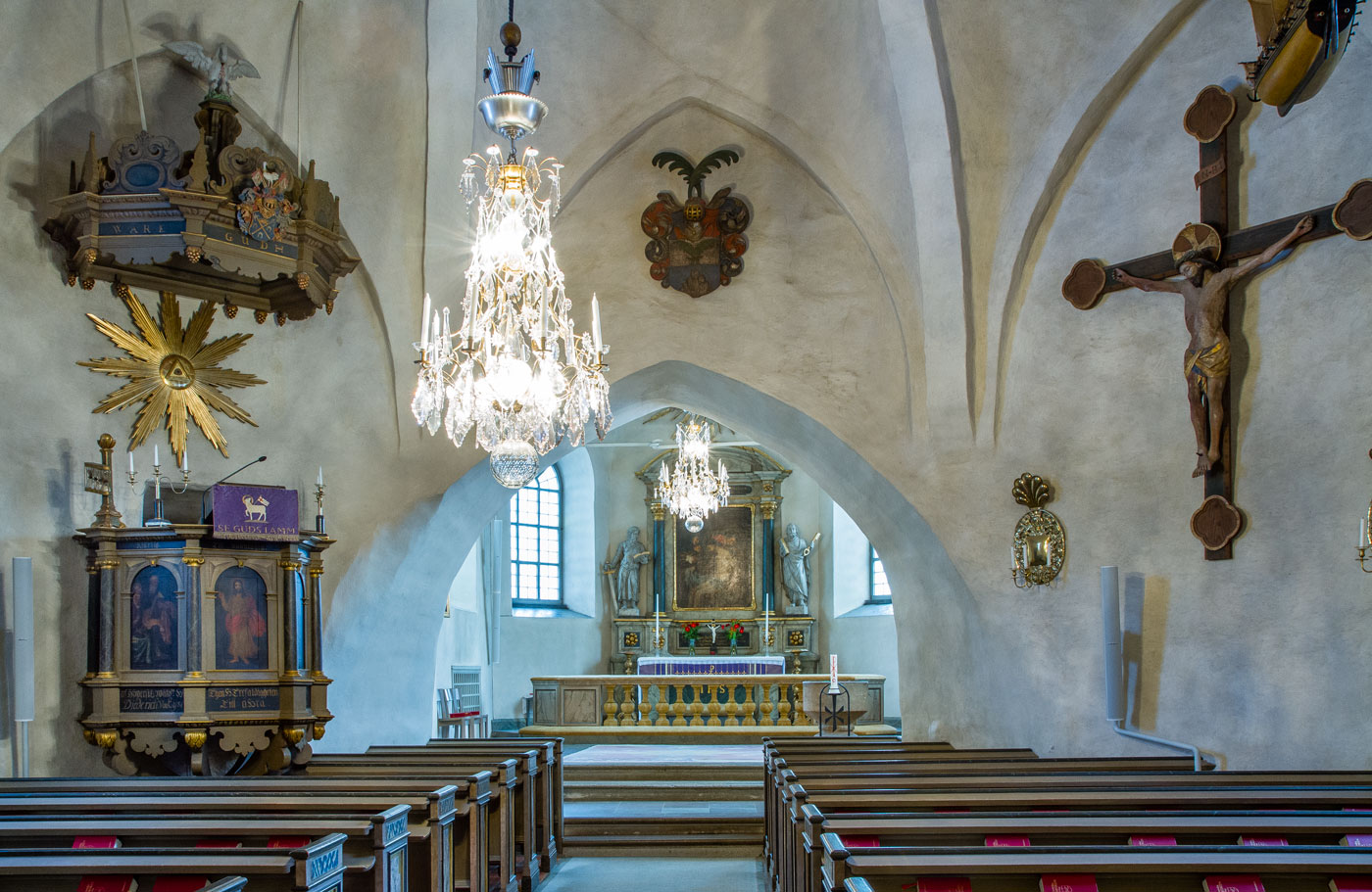 Interiör mot öster - Bromma kyrka