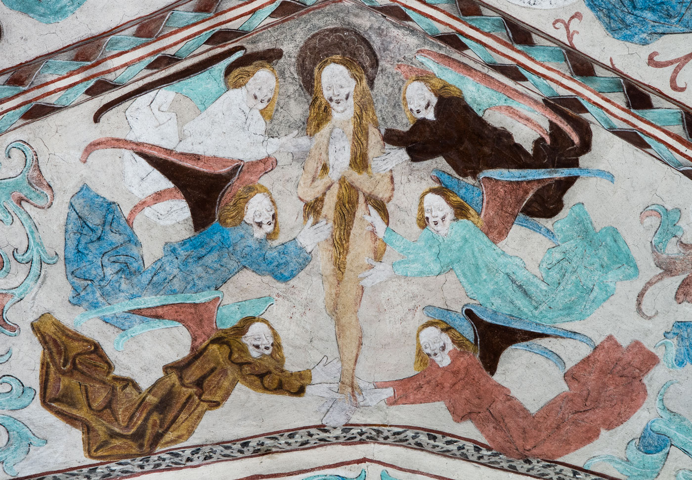 Maria Magdalenas hänryckning. Sex änglar lyfter henne mot himlen, så som hon sju gånger om dagen blev hänryckt i sin bön - Floda kyrka