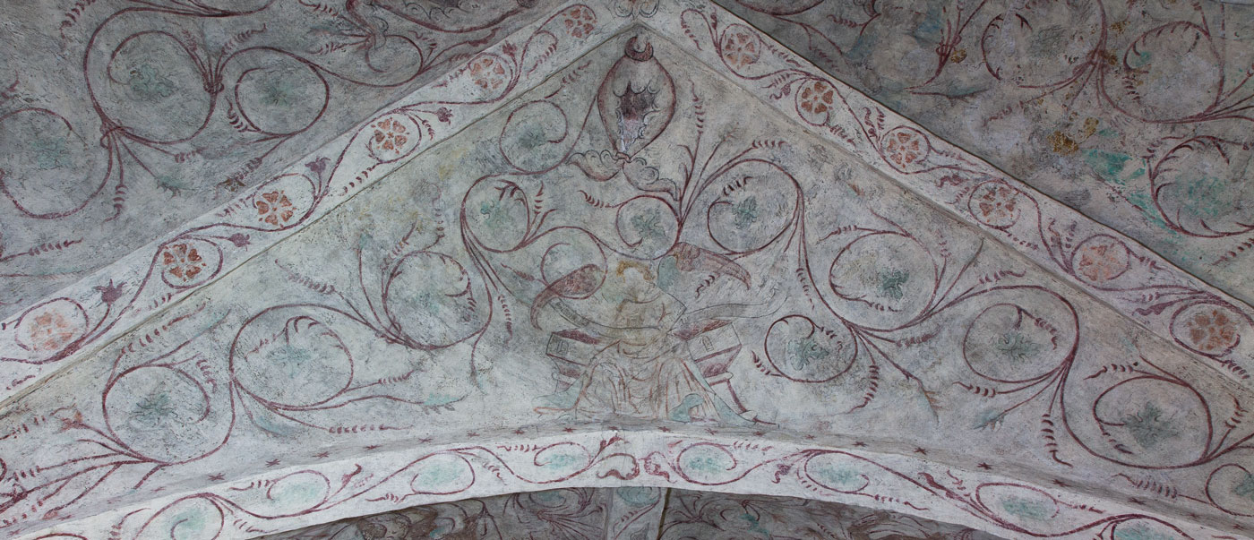 Målning från 1400-talets mitt: Evangelisten Matteus symbol, en bevingad människa. (Jämte fragment av målningslager från slutet av 1400-talet) - Håbo-Tibble kyrka