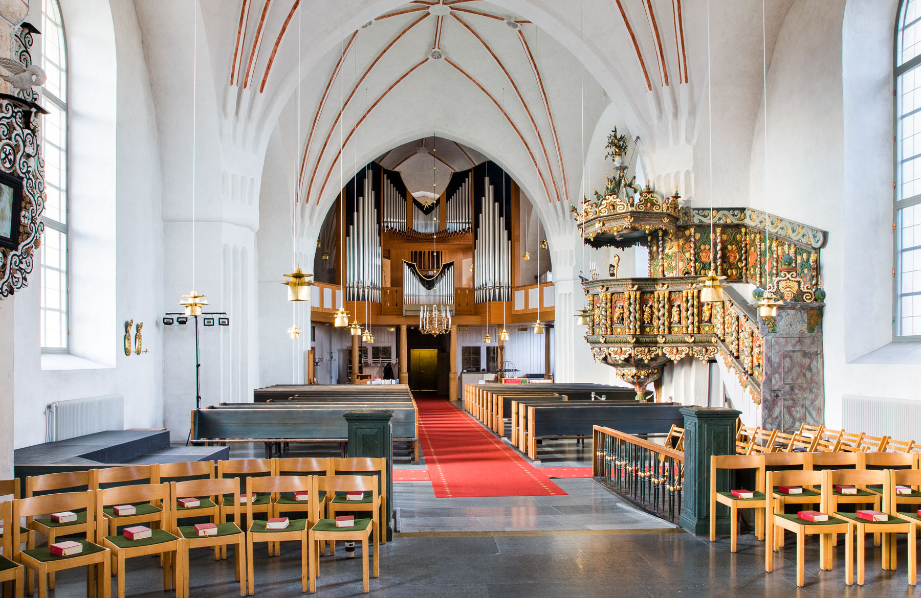 Interiör mot väster - Nederluleå kyrka