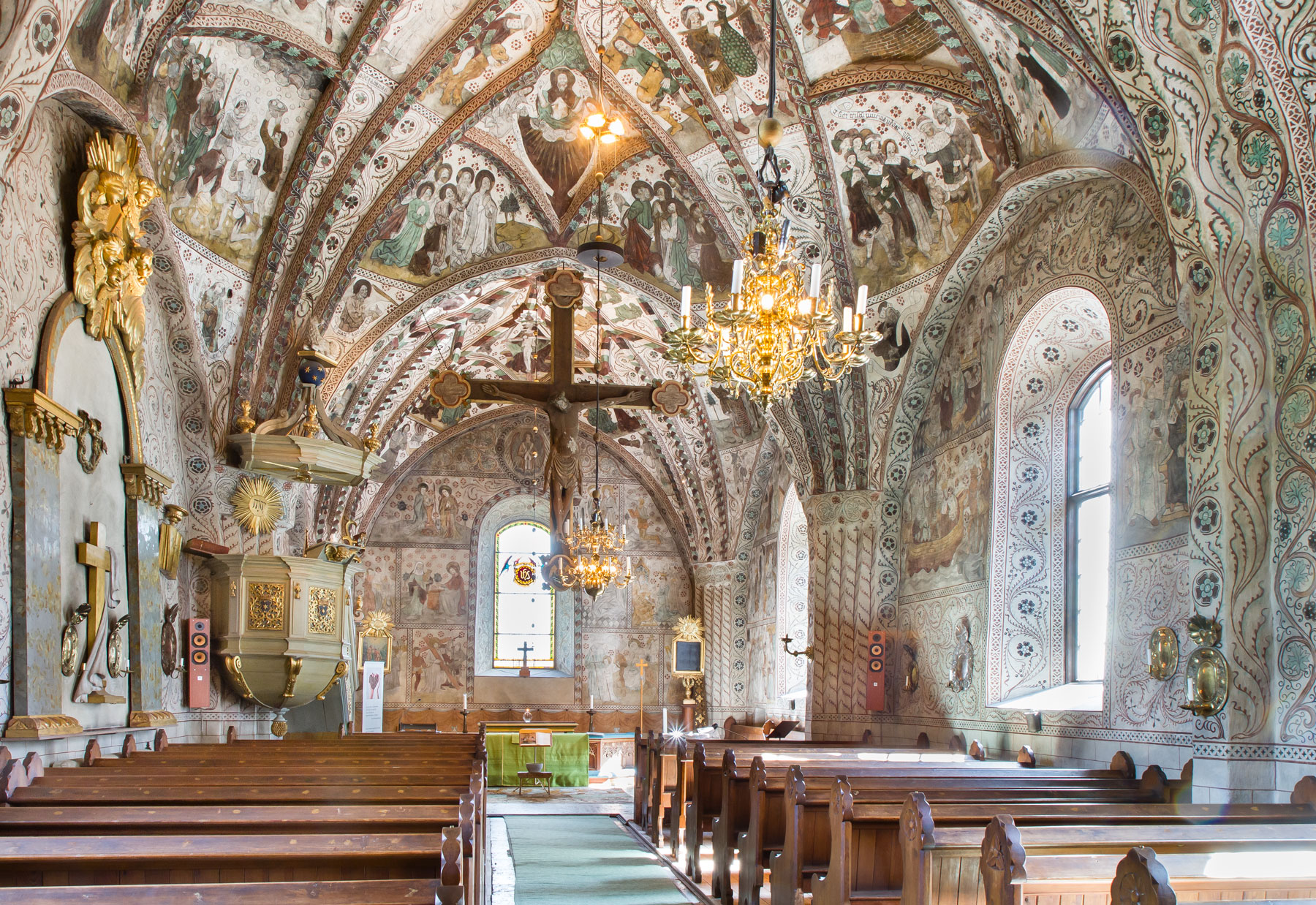 Interiör mot öster - Odensala kyrka