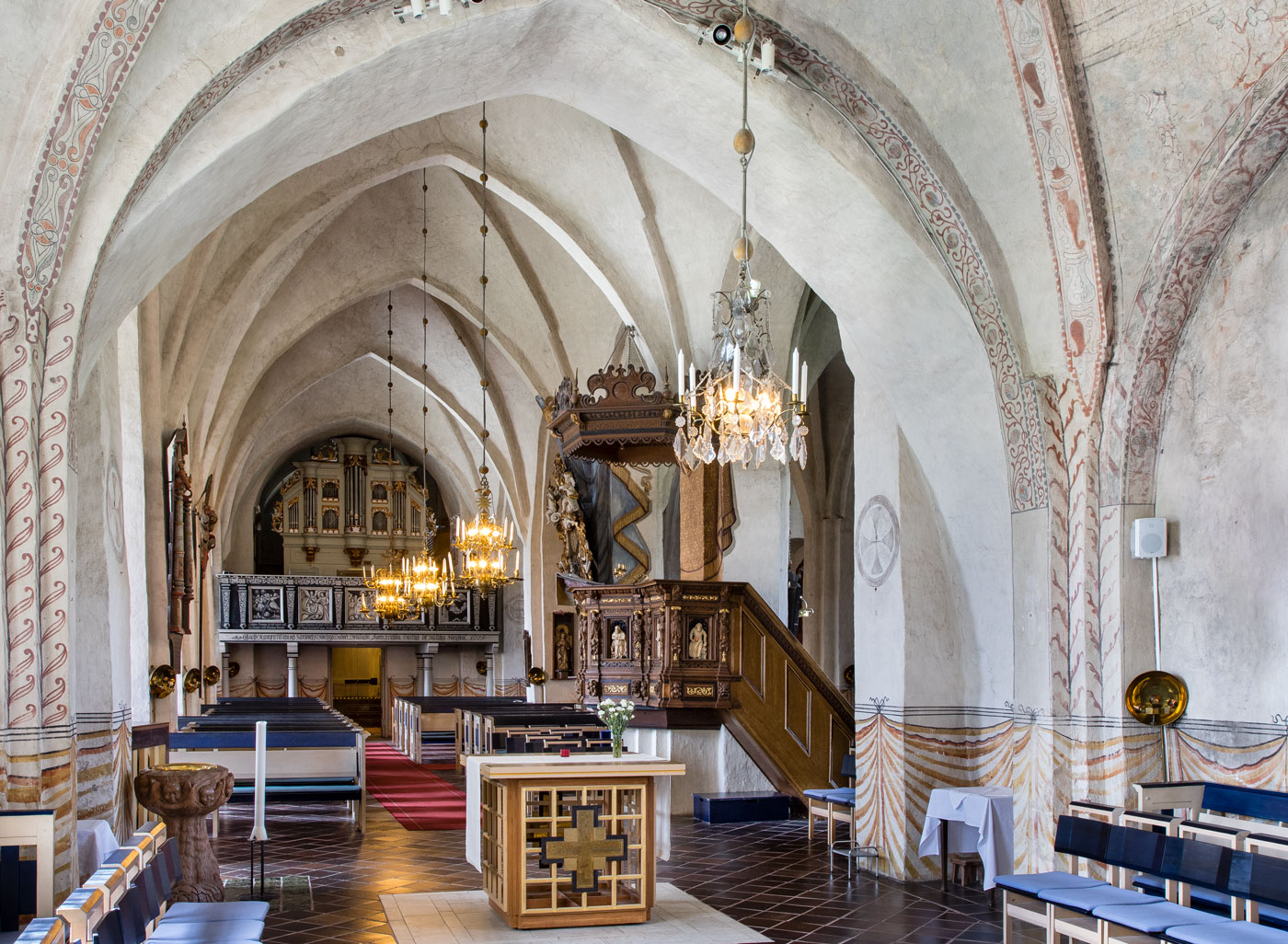 Interior mot väster - Torshälla kyrka
