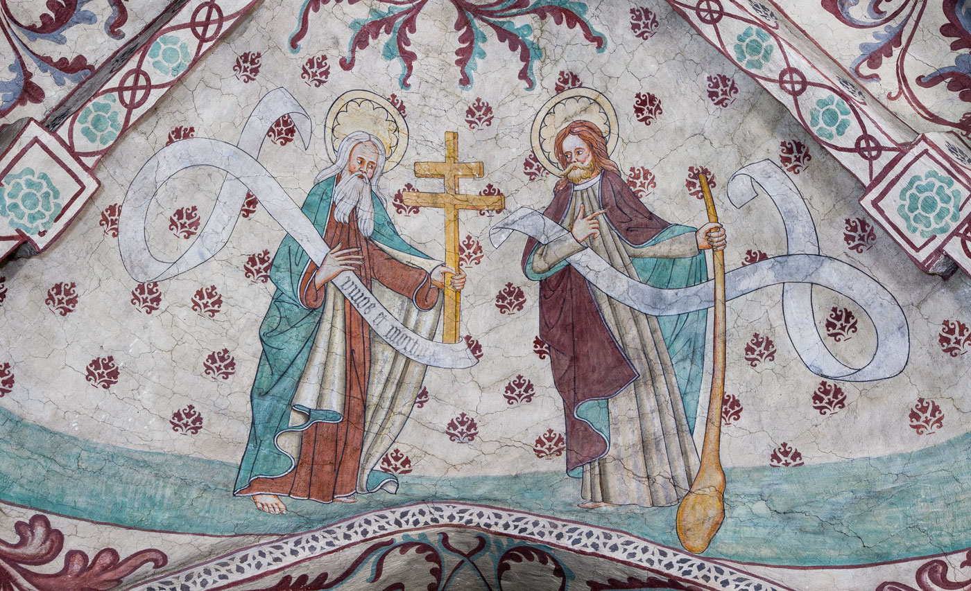 Aposteln Filippos med patriarkkors (två tvärslåar); Aposteln Judas Taddeus med klubba - Vansö kyrka