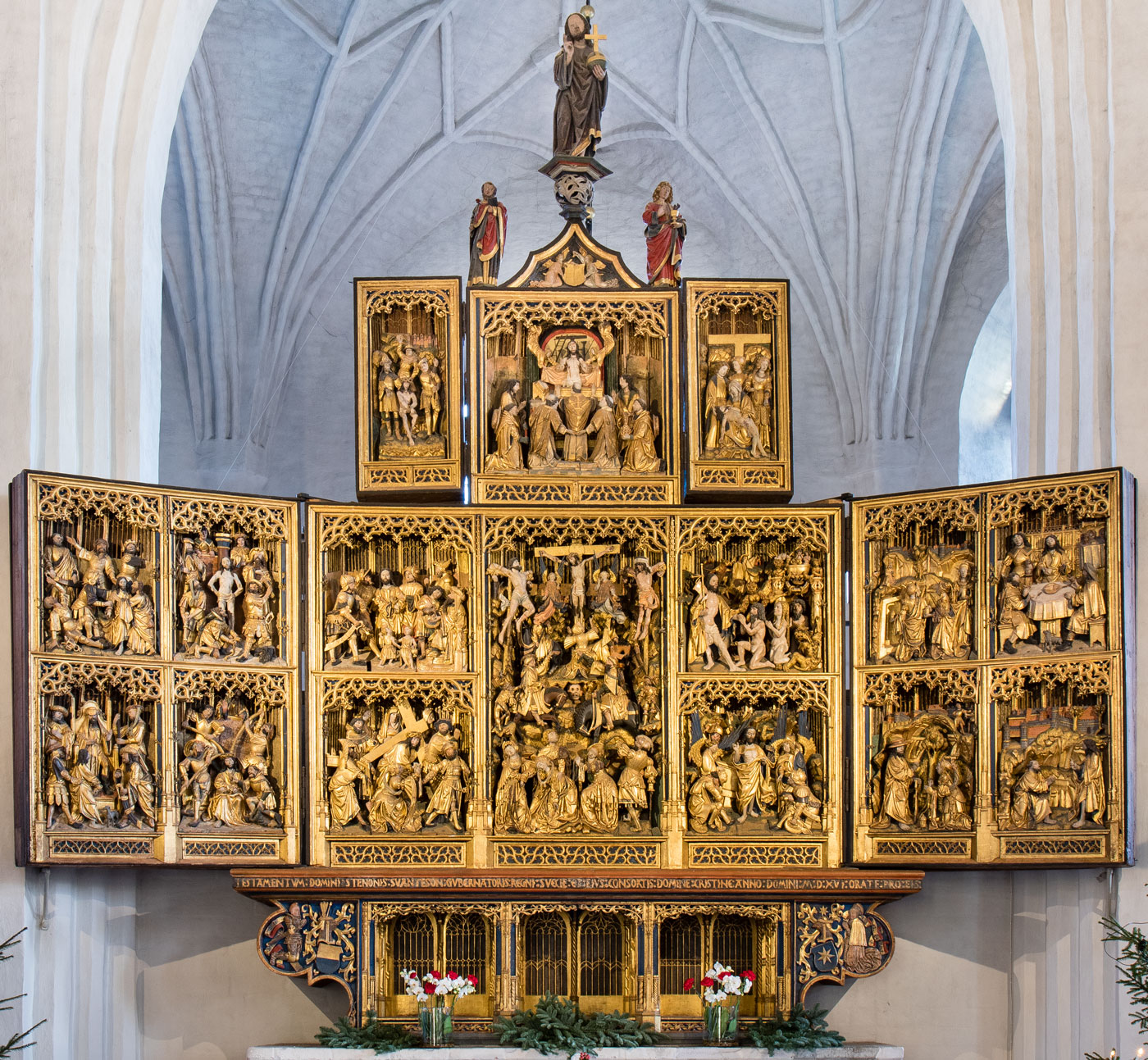 Altarskåp i koret - Västerås domkyrka